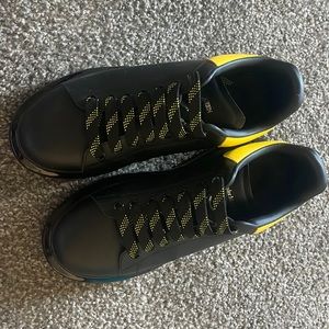 I want to sell this shoes  I have two of them